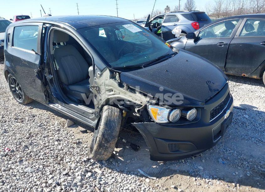 Photo 6 of 2015 Chevrolet Sonic LT AUTO (VIN 1G1JC6SB9F4131693)