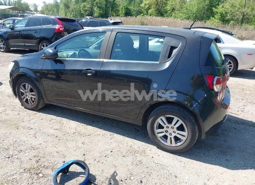 Photo 3 of 2013 Chevrolet Sonic LT AUTO (VIN 1G1JC6SG0D4117030)