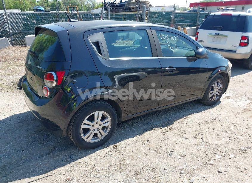 Photo 4 of 2013 Chevrolet Sonic LT AUTO (VIN 1G1JC6SG0D4117030)