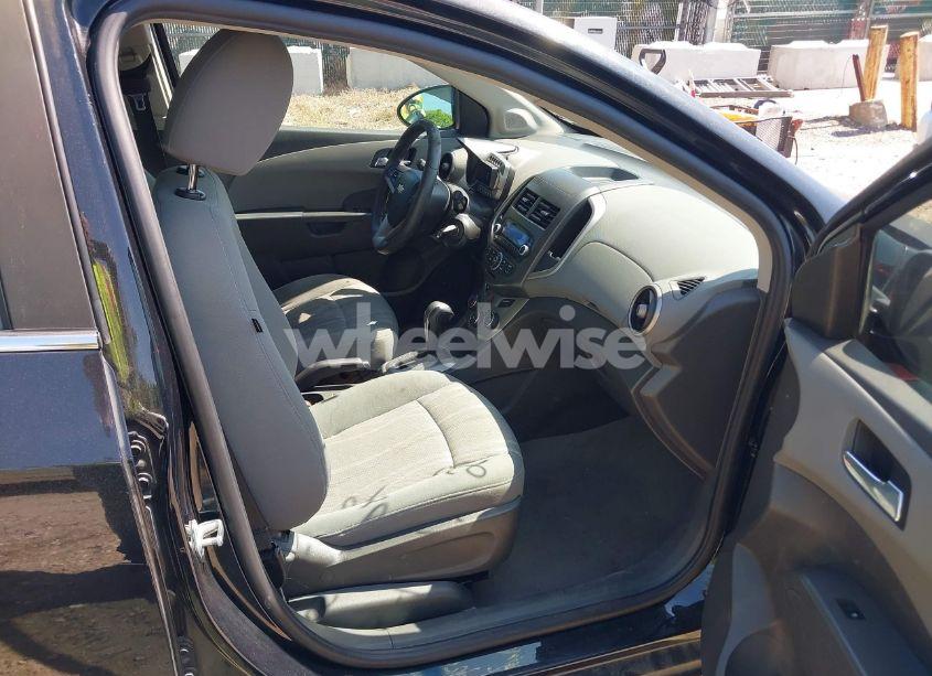 Photo 5 of 2013 Chevrolet Sonic LT AUTO (VIN 1G1JC6SG0D4117030)