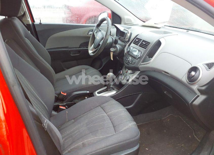 Photo 5 of 2015 Chevrolet Sonic LT AUTO (VIN 1G1JC6SG0F4122506)