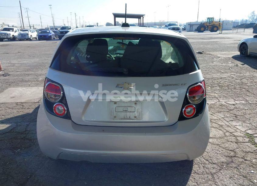 Photo 16 of 2015 Chevrolet Sonic LT AUTO (VIN 1G1JC6SG1F4204597)