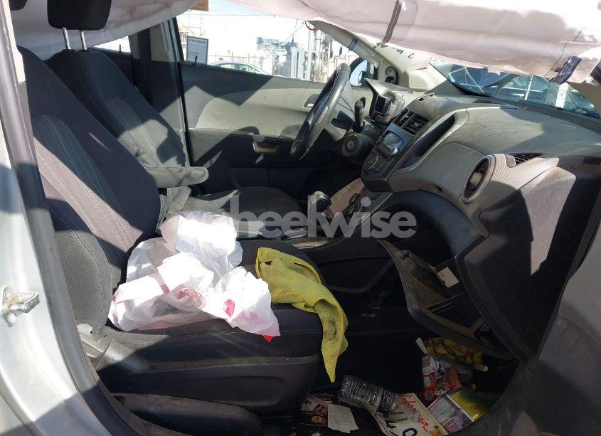 Photo 5 of 2015 Chevrolet Sonic LT AUTO (VIN 1G1JC6SG1F4204597)