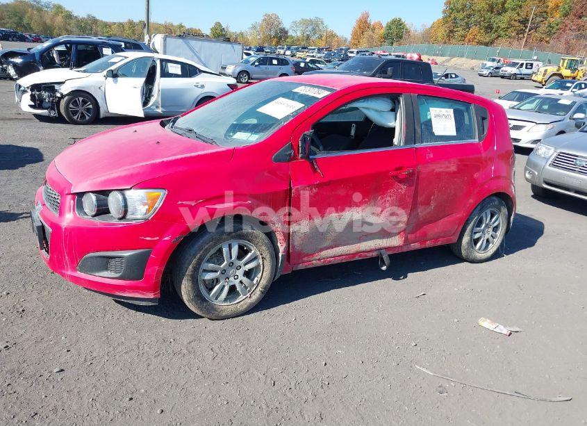 Photo 2 of 2015 Chevrolet Sonic LT AUTO (VIN 1G1JC6SG2F4150825)