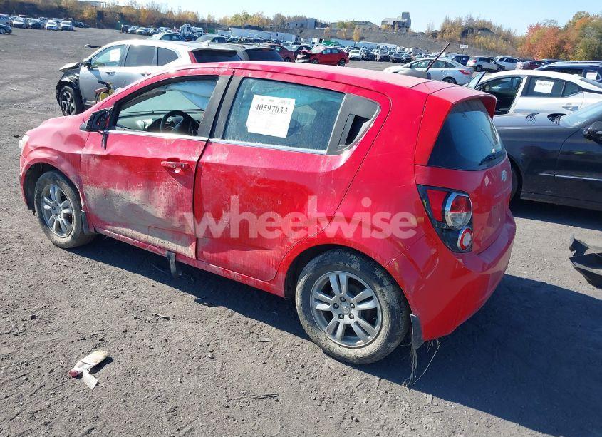 Photo 3 of 2015 Chevrolet Sonic LT AUTO (VIN 1G1JC6SG2F4150825)