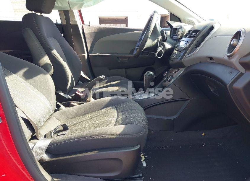 Photo 5 of 2015 Chevrolet Sonic LT AUTO (VIN 1G1JC6SG2F4150825)