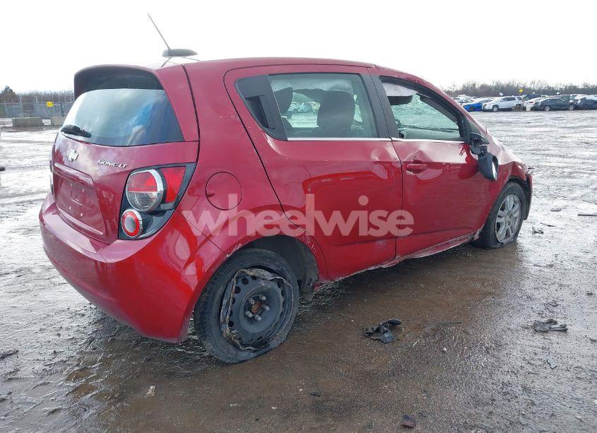 Photo 4 of 2016 Chevrolet Sonic LT AUTO (VIN 1G1JC6SG2G4123027)