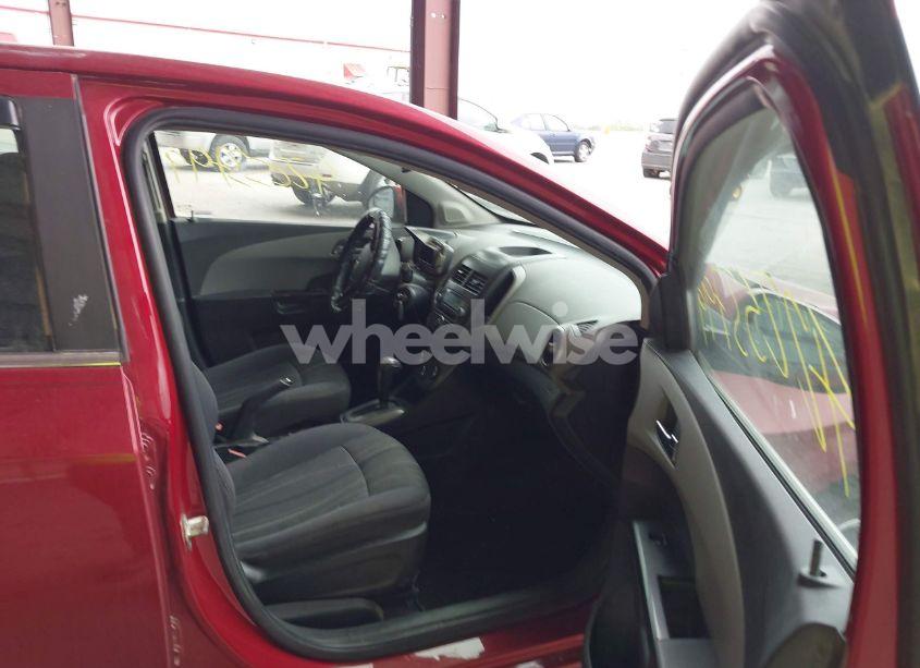 Photo 5 of 2014 Chevrolet Sonic LT AUTO (VIN 1G1JC6SG4E4177765)
