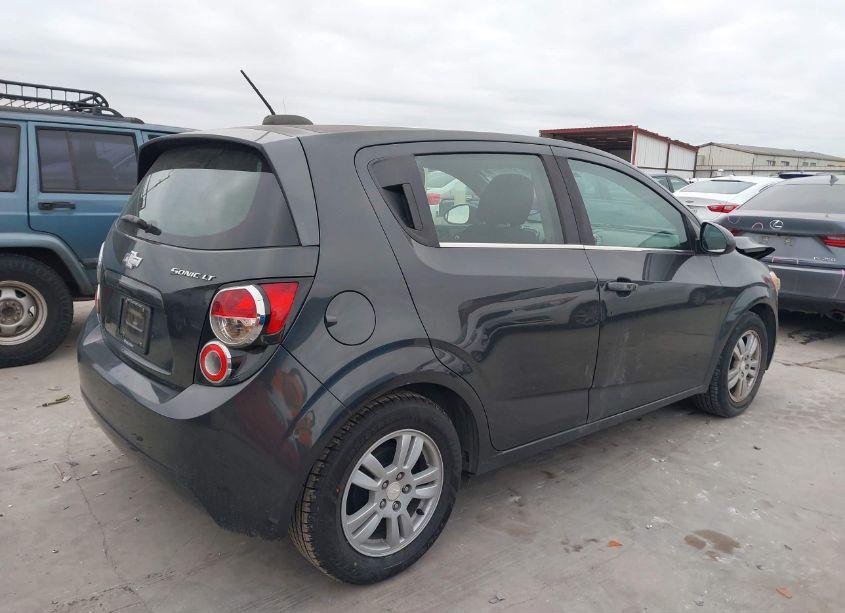 Photo 4 of 2016 Chevrolet Sonic LT AUTO (VIN 1G1JC6SG4G4148141)