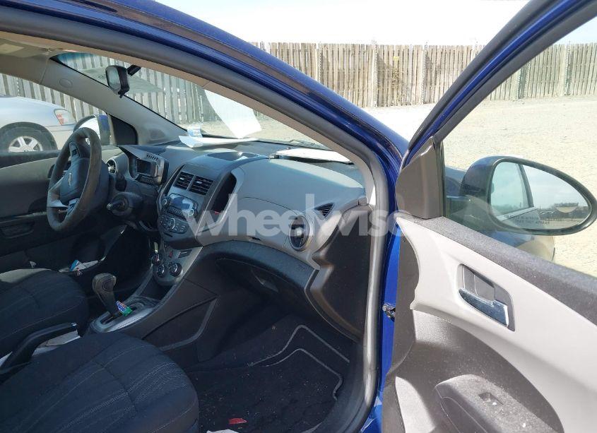 Photo 5 of 2013 Chevrolet Sonic LT AUTO (VIN 1G1JC6SG5D4220315)