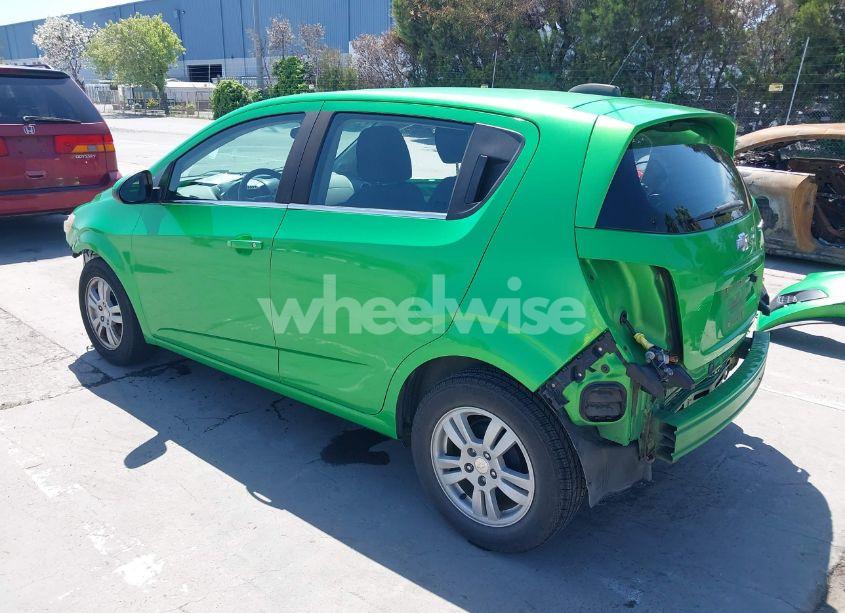 Photo 3 of 2015 Chevrolet Sonic LT AUTO (VIN 1G1JC6SG5F4155579)