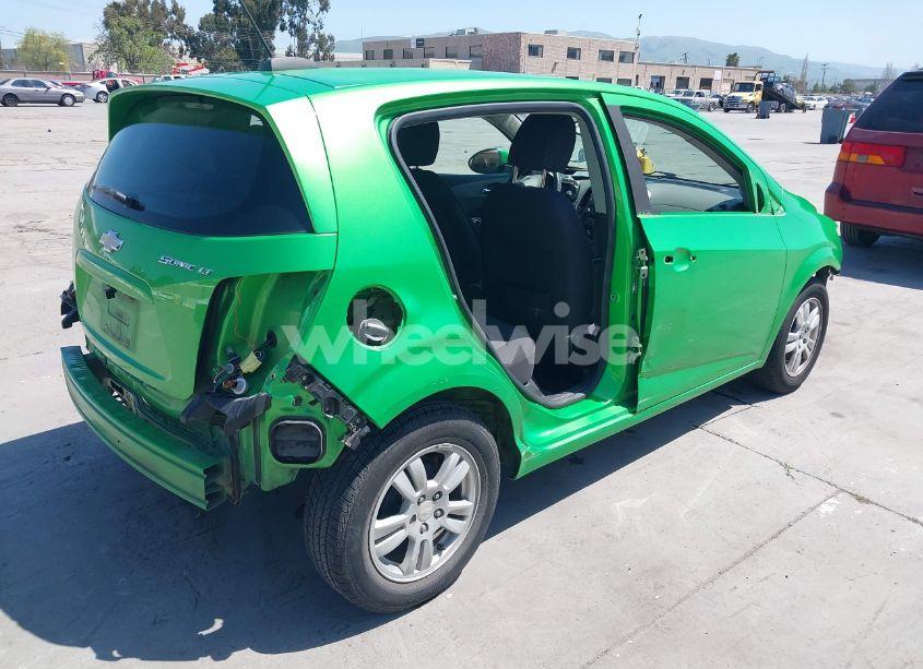 Photo 4 of 2015 Chevrolet Sonic LT AUTO (VIN 1G1JC6SG5F4155579)