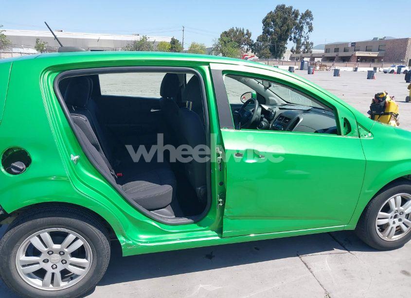 Photo 6 of 2015 Chevrolet Sonic LT AUTO (VIN 1G1JC6SG5F4155579)