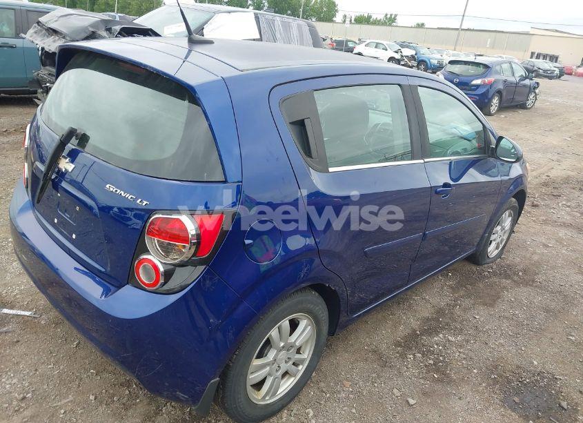 Photo 4 of 2014 Chevrolet Sonic LT AUTO (VIN 1G1JC6SG6E4130463)