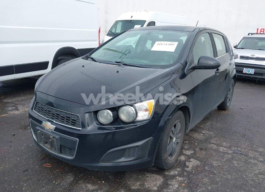 Photo 2 of 2016 Chevrolet Sonic LT AUTO (VIN 1G1JC6SG6G4146665)