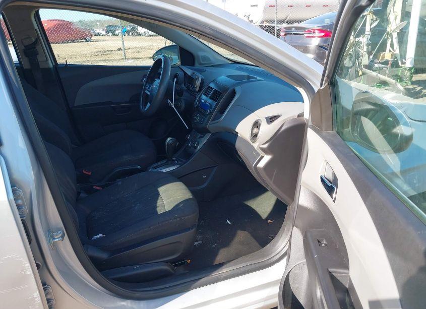 Photo 5 of 2014 Chevrolet Sonic LT AUTO (VIN 1G1JC6SG9E4201882)