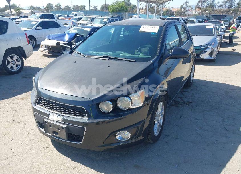 Photo 2 of 2014 Chevrolet Sonic LT AUTO (VIN 1G1JC6SGXE4166365)