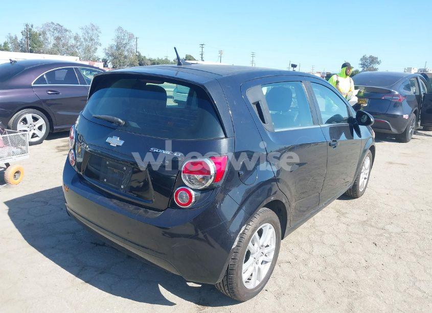 Photo 4 of 2014 Chevrolet Sonic LT AUTO (VIN 1G1JC6SGXE4166365)