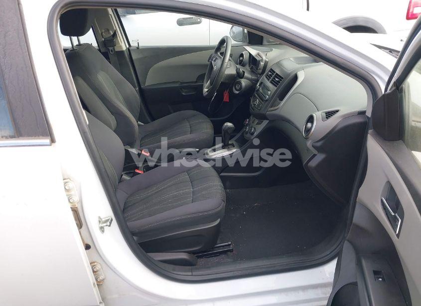 Photo 5 of 2014 Chevrolet Sonic LT AUTO (VIN 1G1JC6SGXE4227987)