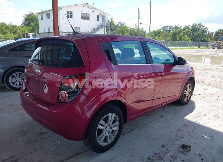 Photo 4 of 2014 Chevrolet Sonic LT AUTO (VIN 1G1JC6SH0E4122433)