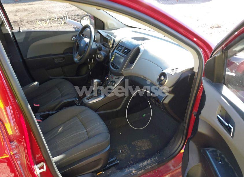 Photo 5 of 2015 Chevrolet Sonic LT AUTO (VIN 1G1JC6SH0F4220105)