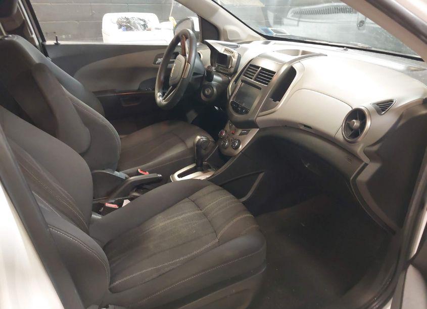 Photo 5 of 2016 Chevrolet Sonic LT AUTO (VIN 1G1JC6SH0G4160490)