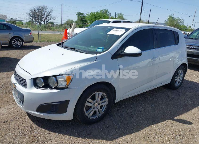 Photo 2 of 2016 Chevrolet Sonic LT AUTO (VIN 1G1JC6SH0G4161204)