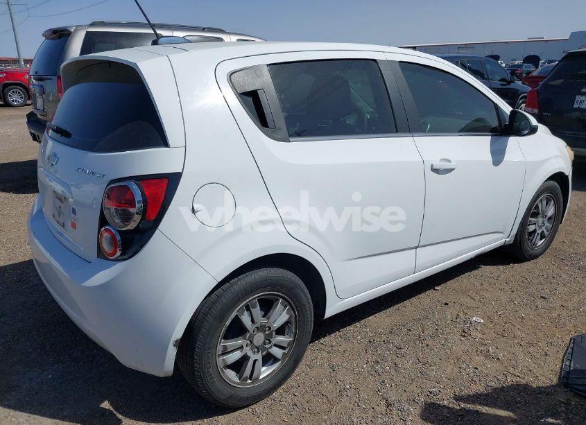 Photo 4 of 2016 Chevrolet Sonic LT AUTO (VIN 1G1JC6SH0G4161204)