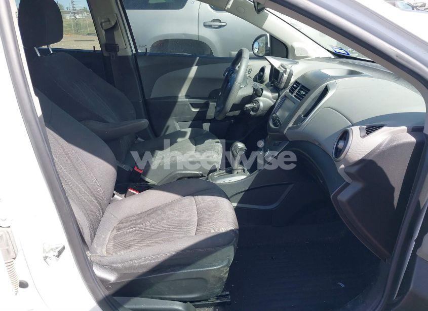 Photo 5 of 2016 Chevrolet Sonic LT AUTO (VIN 1G1JC6SH0G4161204)