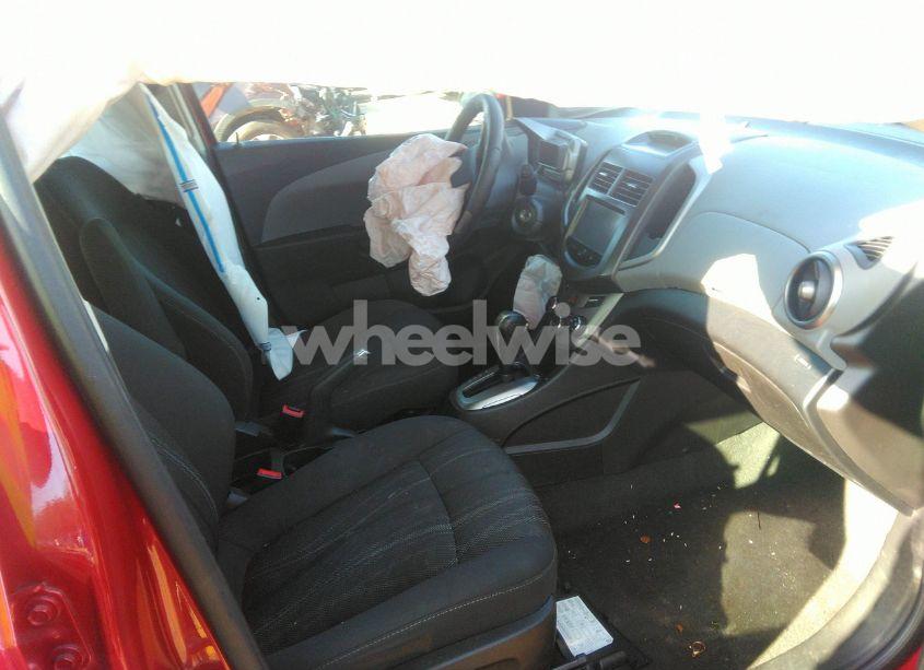 Photo 5 of 2016 Chevrolet Sonic LT AUTO (VIN 1G1JC6SH0G4165186)