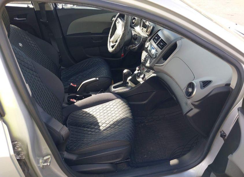 Photo 5 of 2013 Chevrolet Sonic LT AUTO (VIN 1G1JC6SH1D4102318)