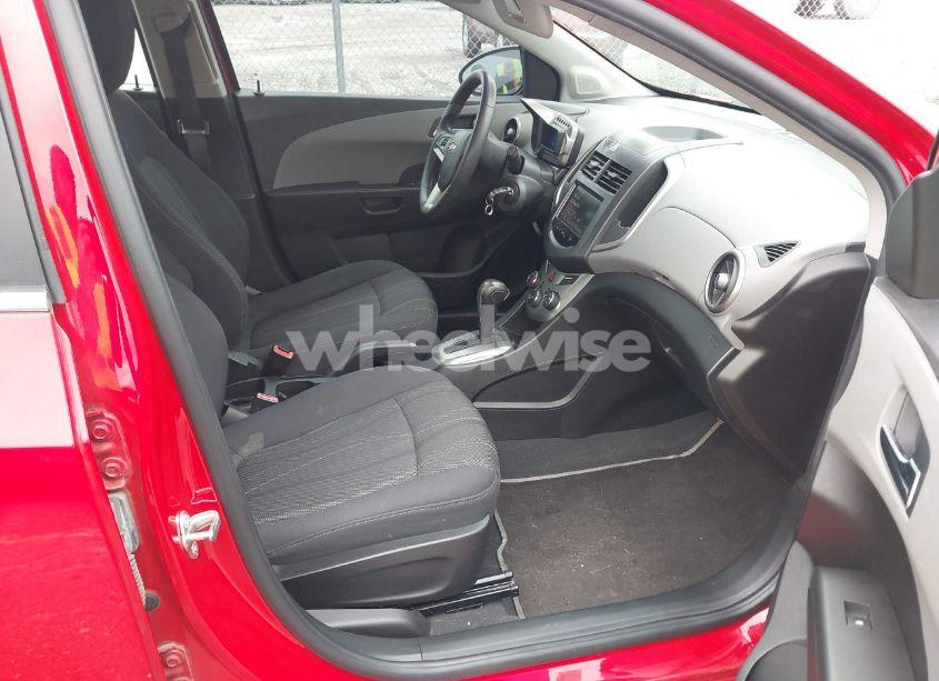 Photo 5 of 2013 Chevrolet Sonic LT AUTO (VIN 1G1JC6SH1D4205688)