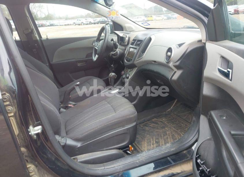 Photo 5 of 2013 Chevrolet Sonic LT AUTO (VIN 1G1JC6SH1D4246600)
