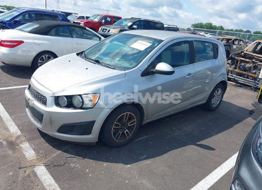 Photo 2 of 2014 Chevrolet Sonic LT AUTO (VIN 1G1JC6SH1E4100084)