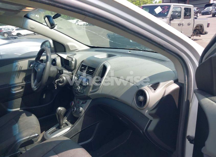 Photo 5 of 2014 Chevrolet Sonic LT AUTO (VIN 1G1JC6SH1E4100084)