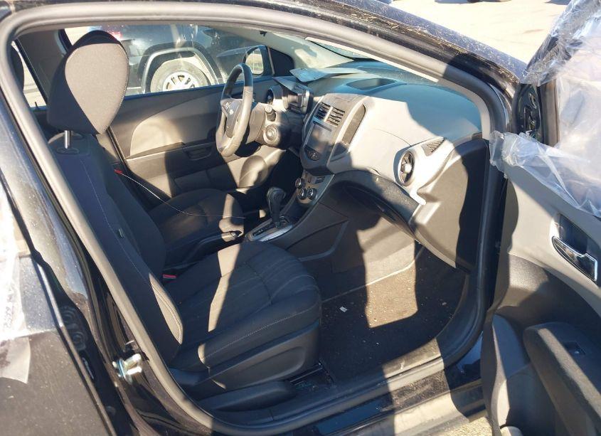 Photo 5 of 2015 Chevrolet Sonic LT AUTO (VIN 1G1JC6SH1F4139212)