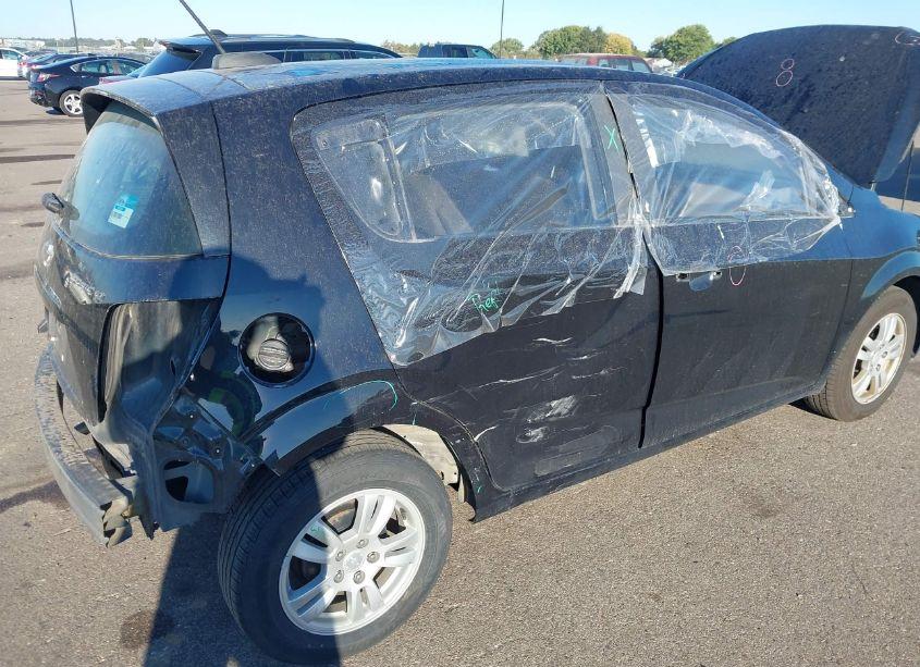 Photo 6 of 2015 Chevrolet Sonic LT AUTO (VIN 1G1JC6SH1F4139212)