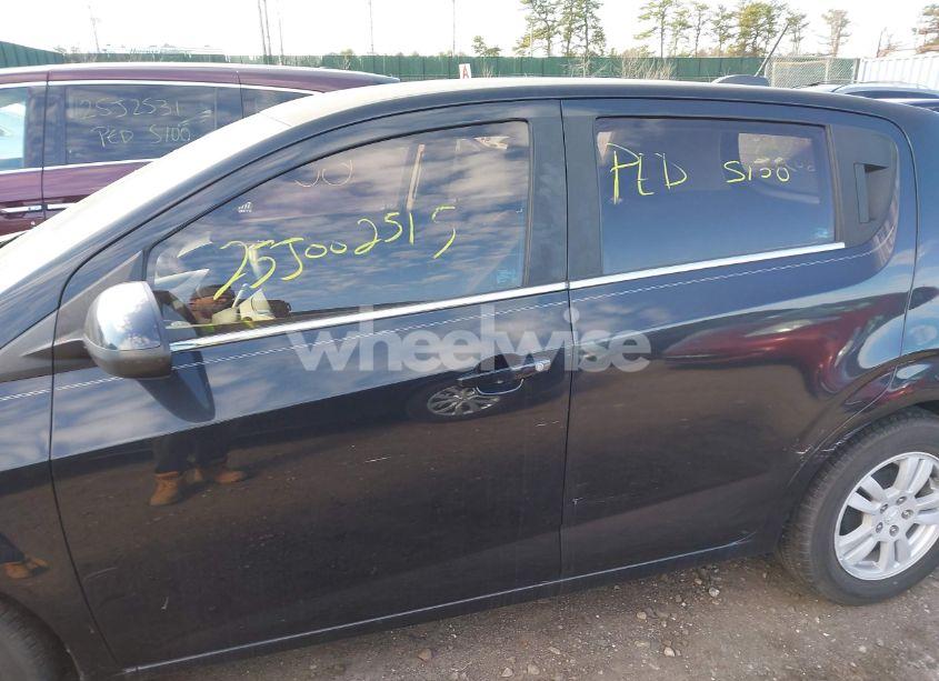 Photo 6 of 2015 Chevrolet Sonic LT AUTO (VIN 1G1JC6SH1F4152641)