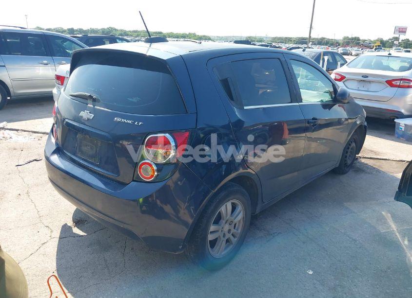 Photo 4 of 2016 Chevrolet Sonic LT AUTO (VIN 1G1JC6SH1G4121018)