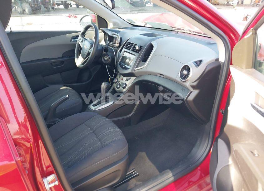 Photo 5 of 2013 Chevrolet Sonic LT AUTO (VIN 1G1JC6SH2D4127597)