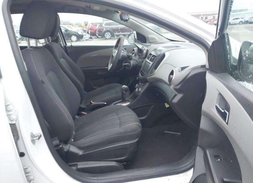 Photo 5 of 2013 Chevrolet Sonic LT AUTO (VIN 1G1JC6SH2D4237386)