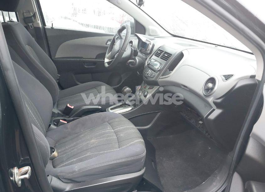 Photo 5 of 2014 Chevrolet Sonic LT AUTO (VIN 1G1JC6SH2E4163629)