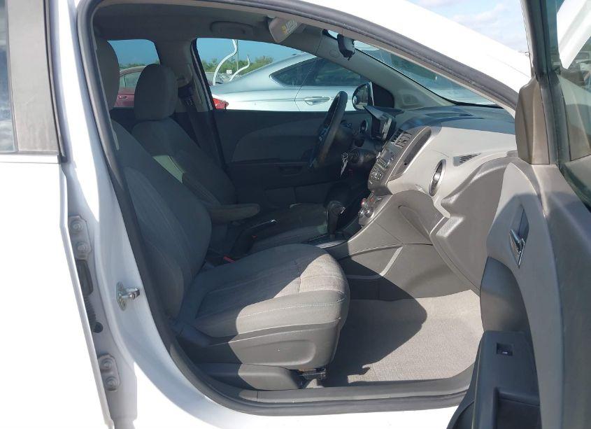 Photo 5 of 2015 Chevrolet Sonic LT AUTO (VIN 1G1JC6SH2F4109376)