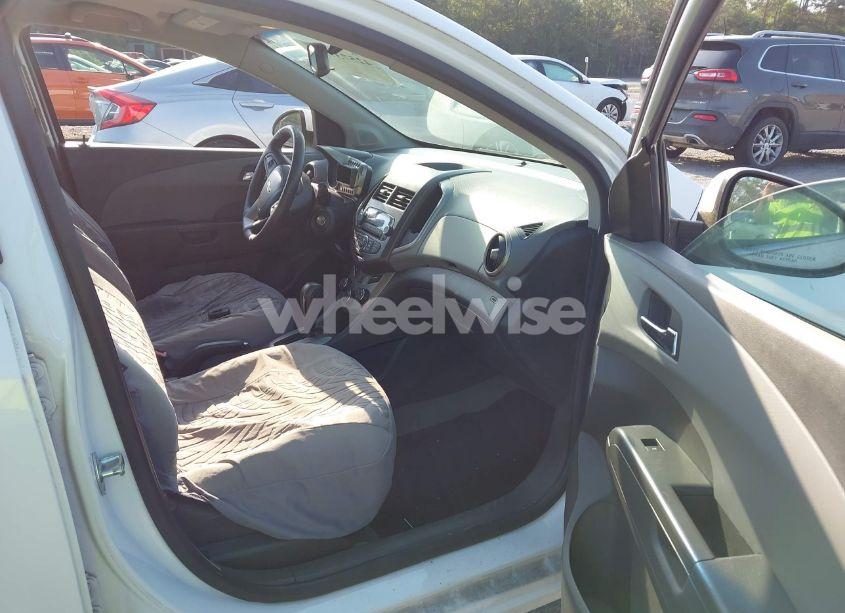 Photo 5 of 2012 Chevrolet Sonic 2LT (VIN 1G1JC6SH3C4104943)