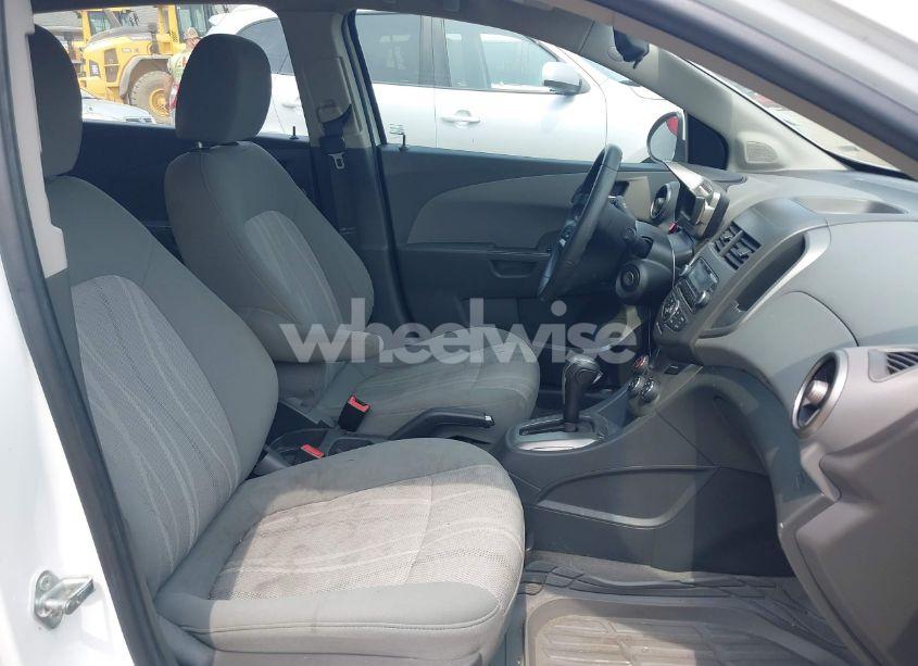 Photo 5 of 2012 Chevrolet Sonic 2LT (VIN 1G1JC6SH3C4105414)
