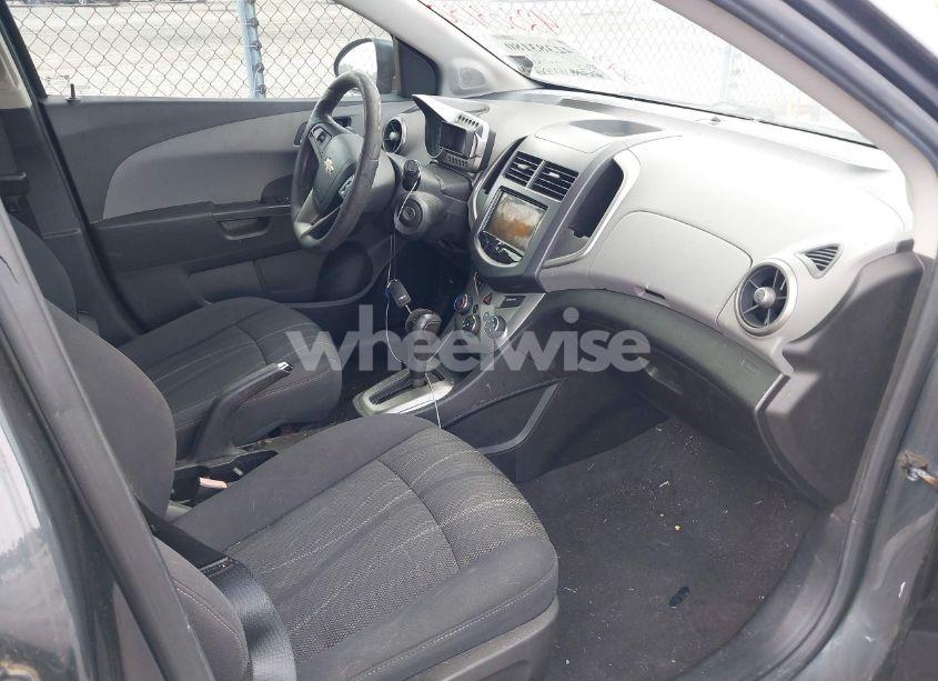 Photo 5 of 2013 Chevrolet Sonic LT AUTO (VIN 1G1JC6SH3D4184388)