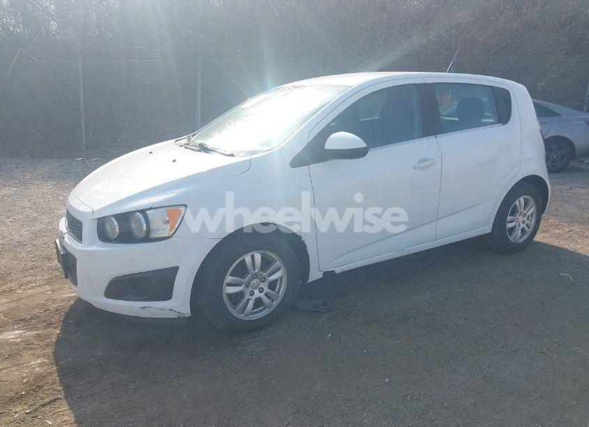 Photo 2 of 2014 Chevrolet Sonic LT AUTO (VIN 1G1JC6SH3E4100300)