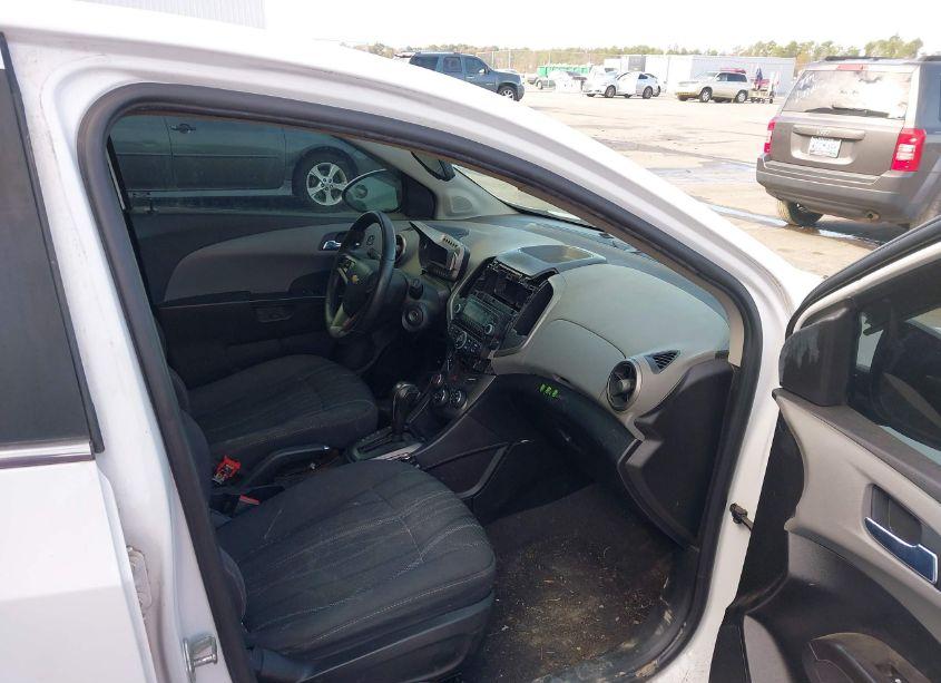 Photo 5 of 2014 Chevrolet Sonic LT AUTO (VIN 1G1JC6SH3E4103441)