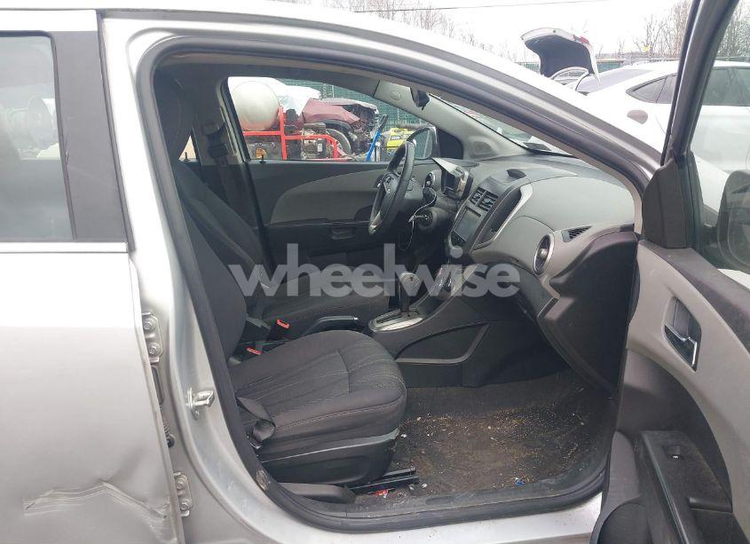 Photo 5 of 2014 Chevrolet Sonic LT AUTO (VIN 1G1JC6SH3E4234286)