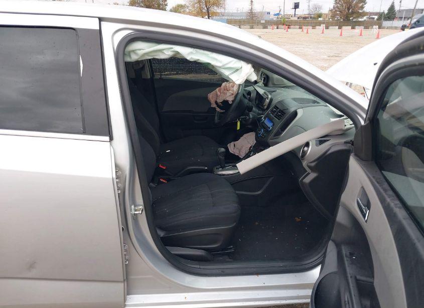 Photo 5 of 2015 Chevrolet Sonic LT AUTO (VIN 1G1JC6SH3F4123352)